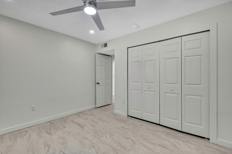 Building Photo - 10931 W Tidewater Cir