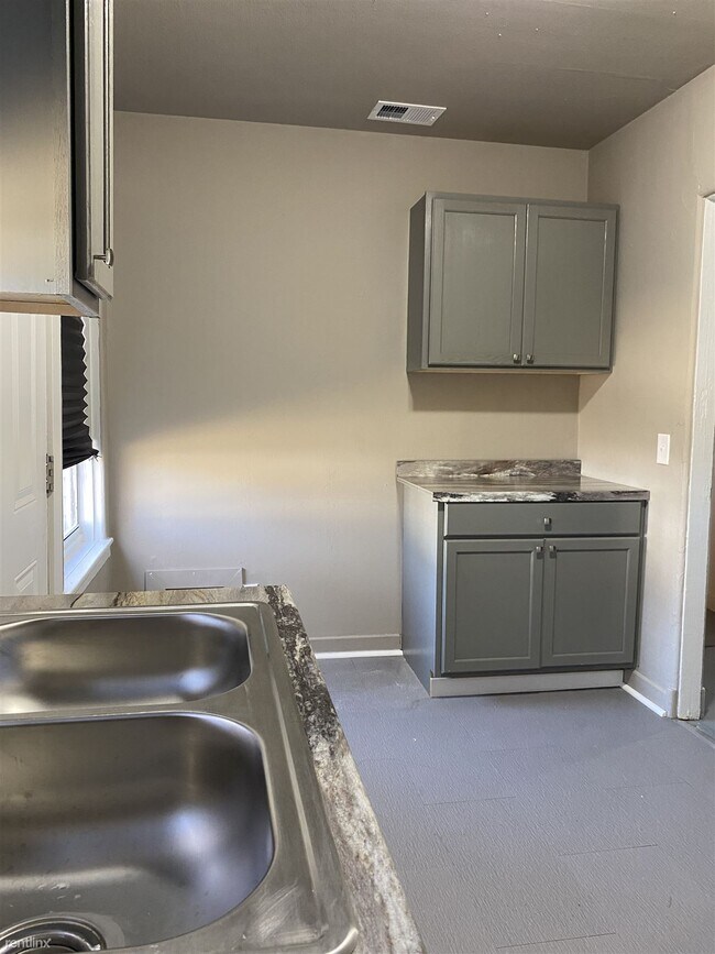 Building Photo - 2 br, 1 bath Duplex - 1231 Estelle Street