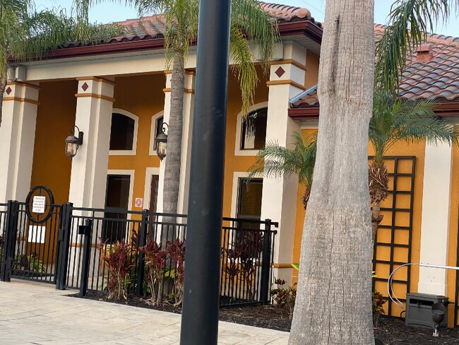 Building Photo - 8397-8338 38th St Cir E