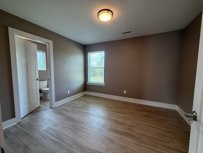 Building Photo - 401 Morring Rd