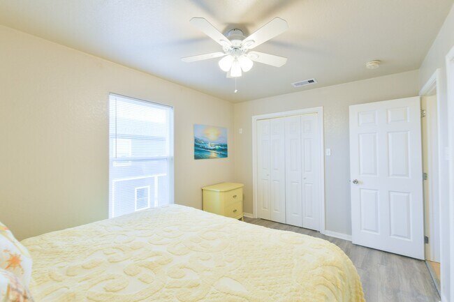 Building Photo - 4131 Jackson Dr