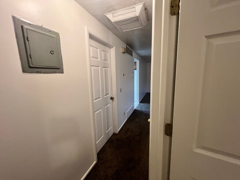 Building Photo - 689 E 2300 N