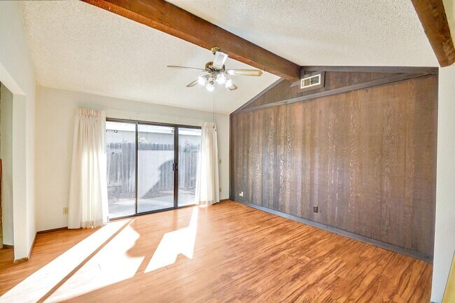 Building Photo - Z8616-8618 LR