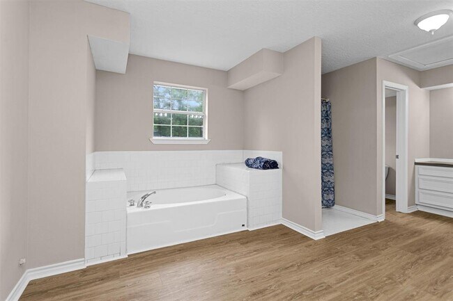 Building Photo - 13247 Cedar Ln