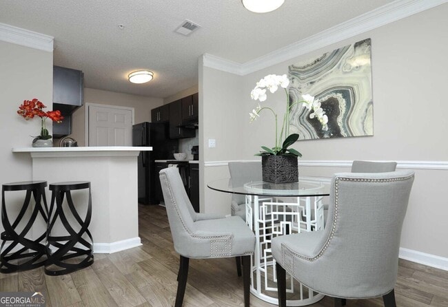 Building Photo - 9200 Roberts Dr