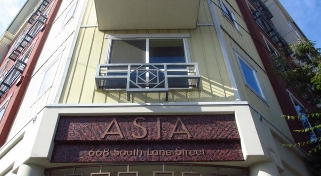 Building Photo - 668 S Lane St