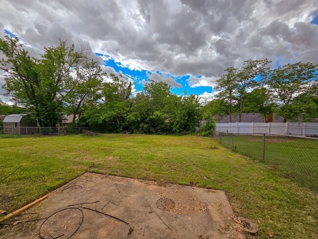 Building Photo - 3 Bedroom 2 Bath home in Shawnee!