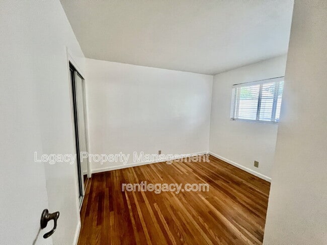 Building Photo - 280 Markham Ave