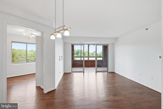 Building Photo - 2121 Jamieson Ave