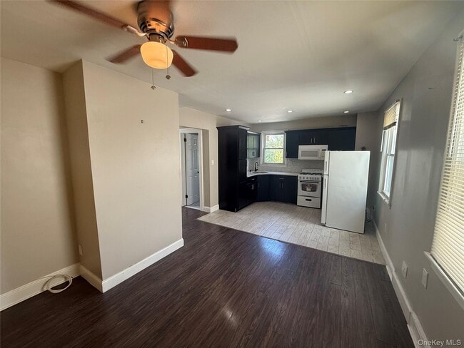 Building Photo - 105 Pilgrim Pl