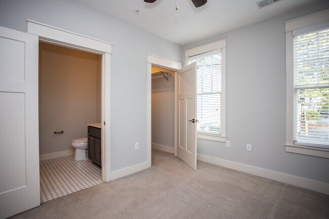 A1 - 1BR,1BA - 596 SF - Bedroom - 525 East