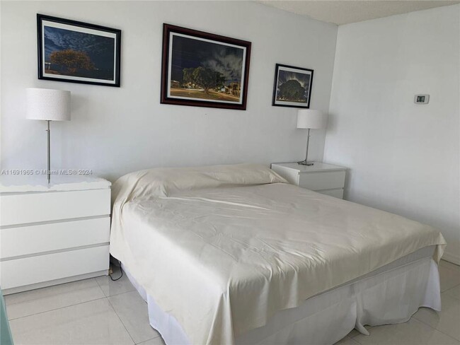 Building Photo - 2 bedroom in Sunny Isles Beach FL 33160