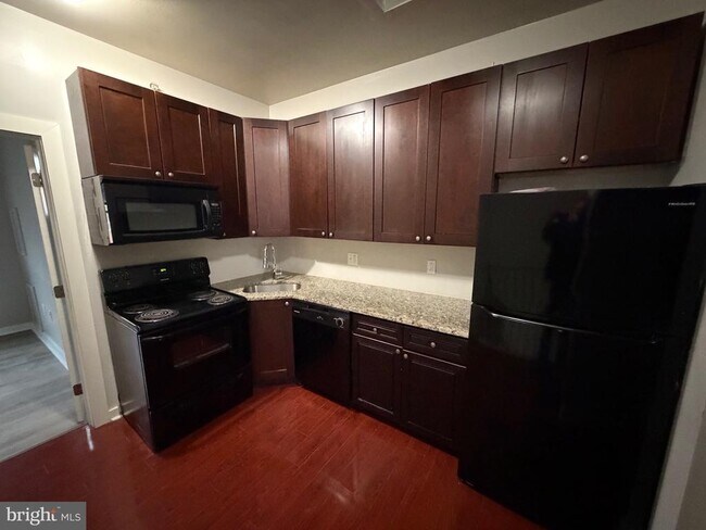 Building Photo - 1535 Cecil B. Moore Ave