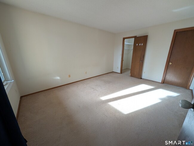 Building Photo - 17 Little Oak Ln