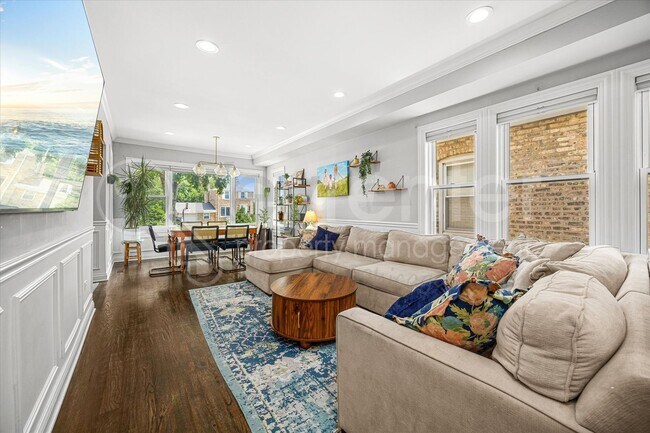 Building Photo - 4230 N Oriole Ave