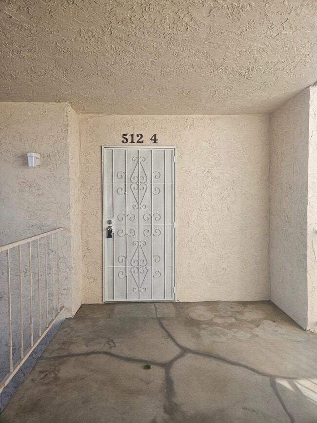 Building Photo - 512 Sandalwood Pl