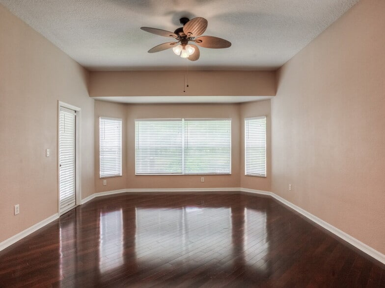 Building Photo - 10508 Canary Isle Dr