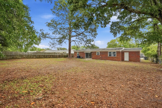 Building Photo - 358 Coral Dr SW