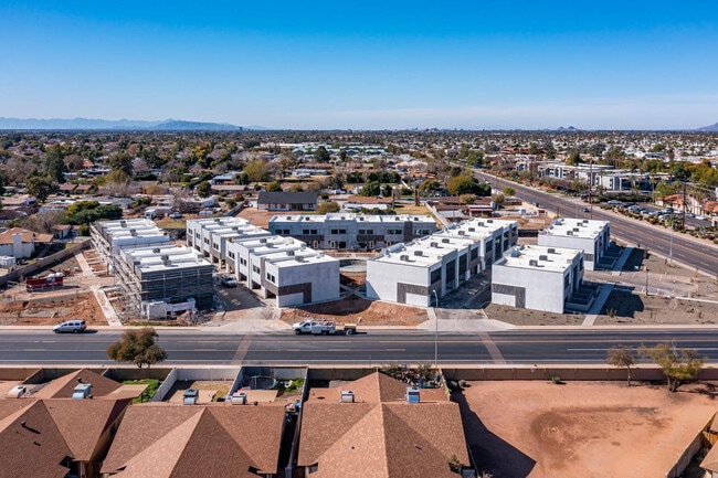 Building Photo - 432 S 32nd St