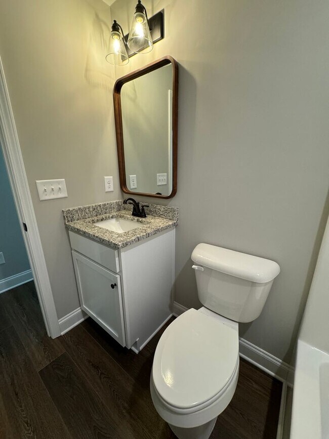 Building Photo - NEWER 4/2.5 House in Armuchee-$2,195