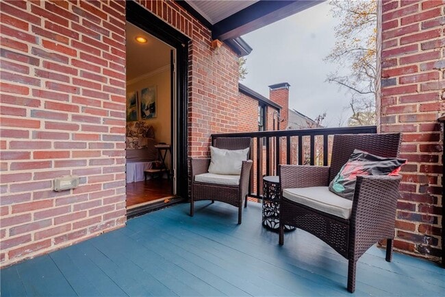 Building Photo - 360 8th St NE