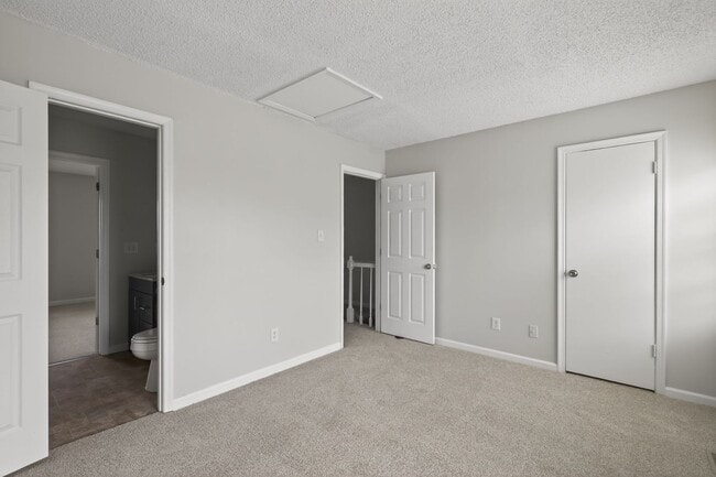 Building Photo - 2 bed 1.5 Bath Townhome in Indian Lakes