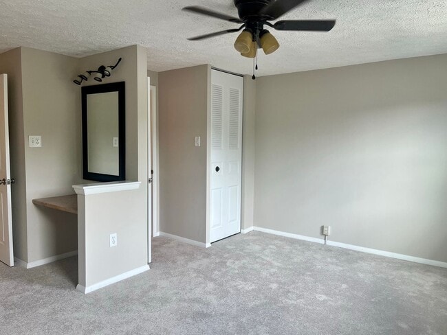 Building Photo - Charming 2 Bedroom/2 Bathroom in Laurel Valley!