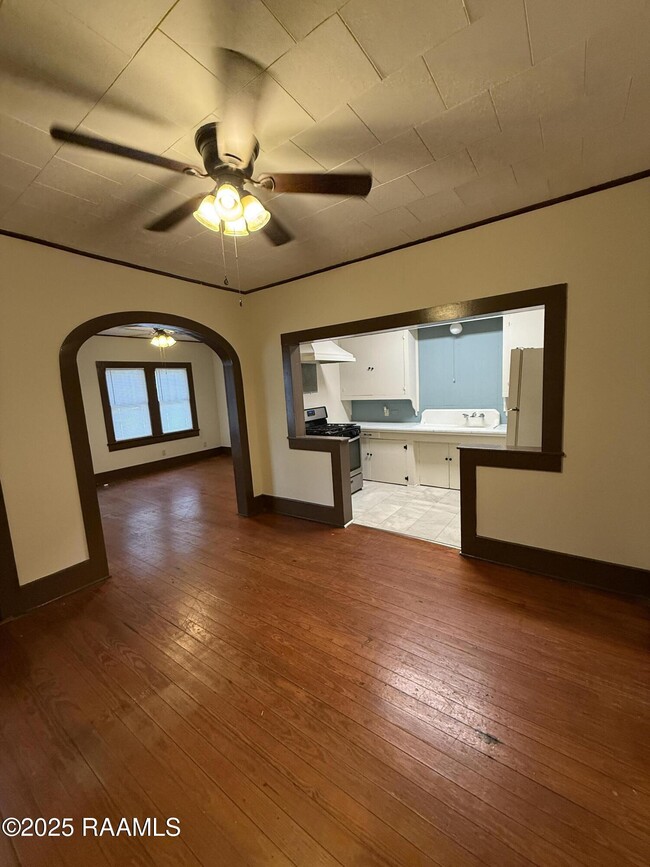 Building Photo - 109 Doris St