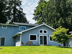 Building Photo - Rare Kent Gem, 3 BR | 3 BA | 2 DEN | 0.41 ...