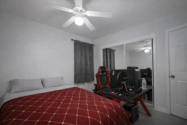 Building Photo - 2615 N Beaumont Ave