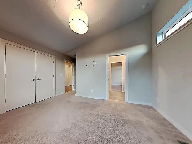 Building Photo - 2512 Colbert Dr