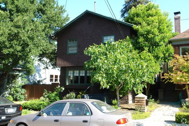 Building Photo - 2615 Derby St