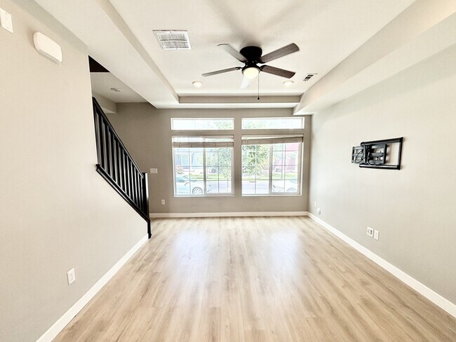 Building Photo - 153 E Brushy Canyon St