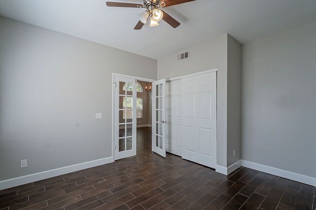 Building Photo - Scottsdale - Four bedroom with POOL