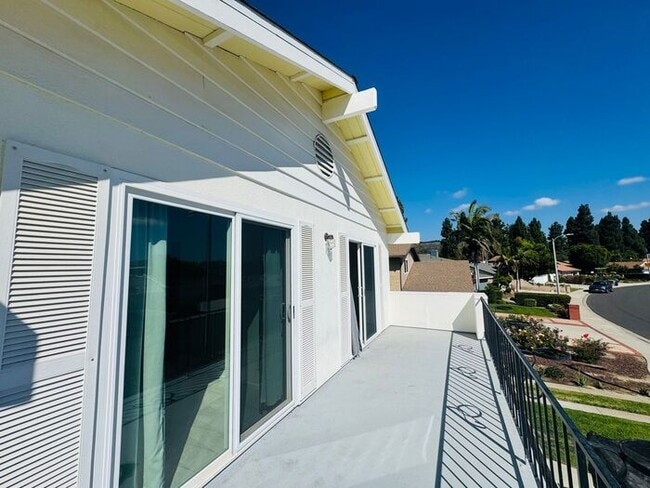 Building Photo - Ideal Multigenerational Home with Separate Downstairs Bedroom and Bath