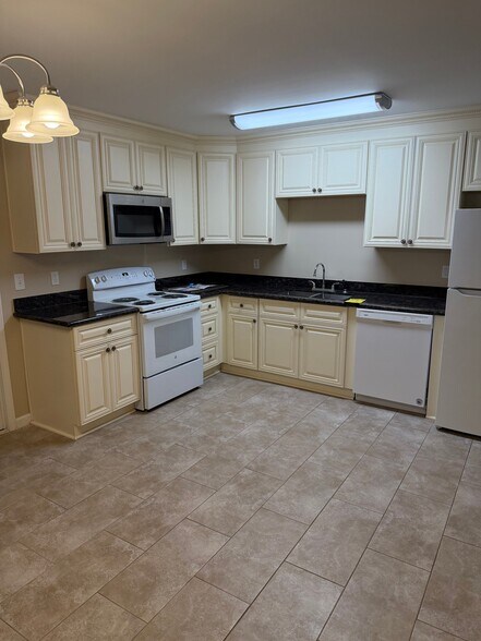 Building Photo - 4832 Finch St