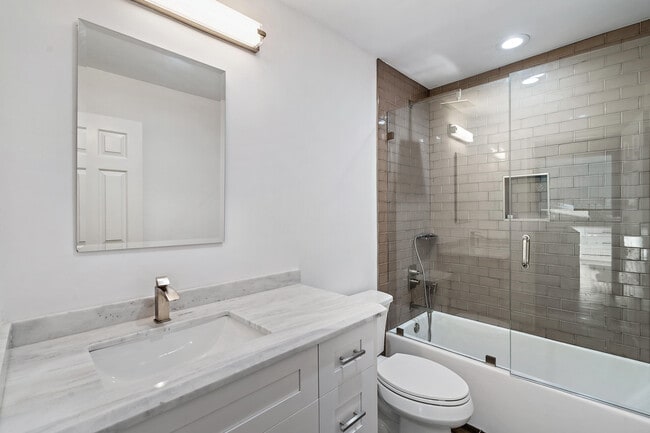 Building Photo - 131 Palm Ave