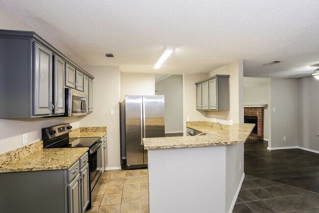 Building Photo - 704 Stonebrooke Dr