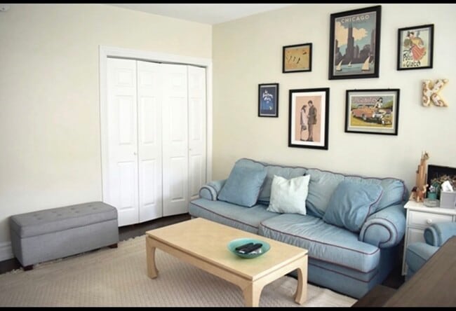 Building Photo - 3823 N Greenview Ave