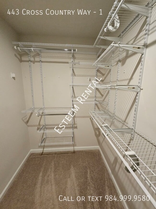 Building Photo - 443 Cross Country Way