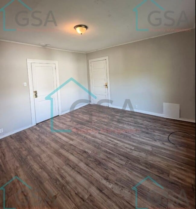 Building Photo - 2 bedroom 1 bathroom House AVAILABLE NOW