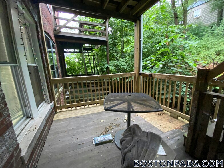 Building Photo - 129 Cedar St