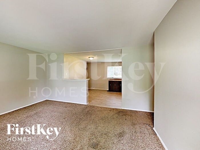 Building Photo - 1140 Estes Dr