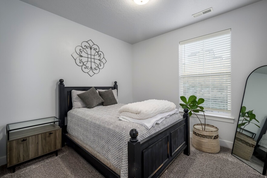 Building Photo - 1838 W Eaglewood Dr