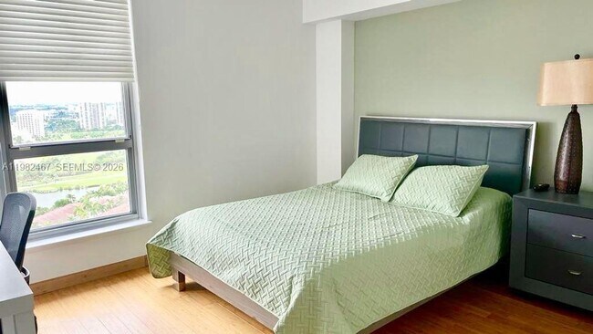 Building Photo - 3500 Mystic Pointe Dr