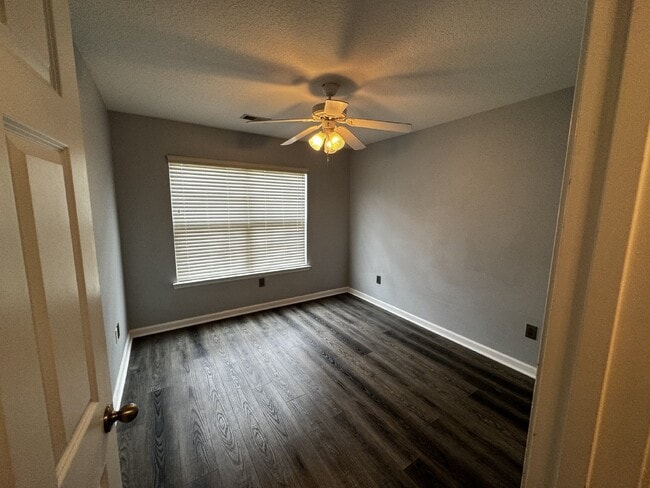 Building Photo - Townhouse for Rent