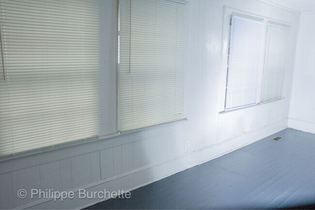 Building Photo - Affordable cozy 2 bedroom, 1-bathroom hous...