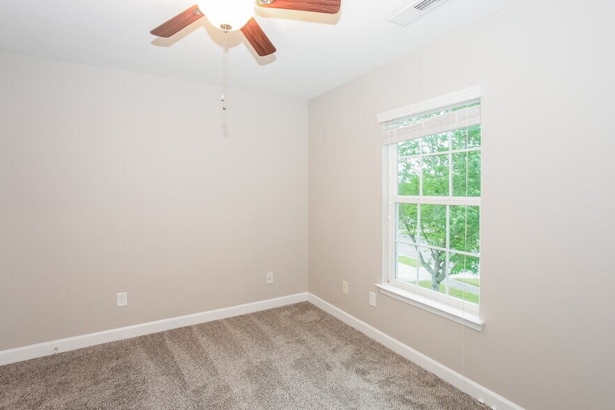 Building Photo - 4198 Broadstairs Dr SW