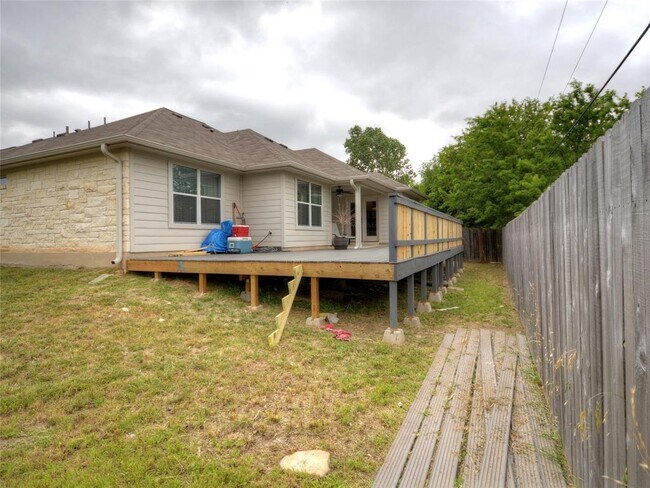 Building Photo - 219 Valley Oaks Loop