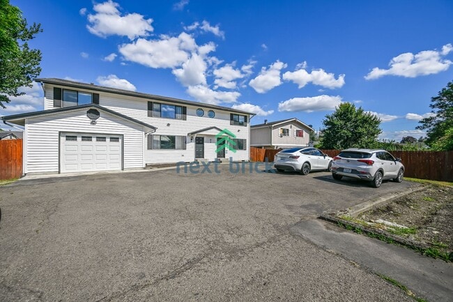 Building Photo - 2 BED & 1.5 BATH DUPLEX FOR RENT
